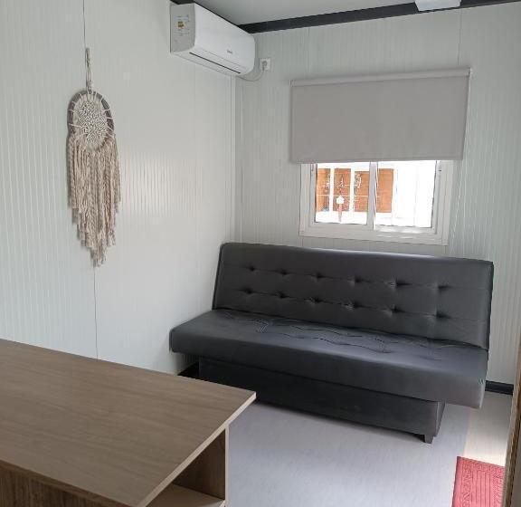 اتاق خانوادگی, Casita De Piedra 12 Y 13