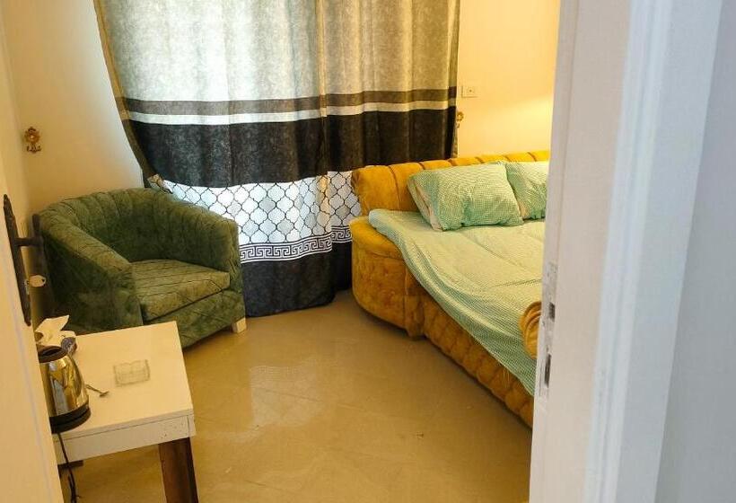 Bed in Shared Room with Shared Bathroom, Giza City Hotel سيتي أوتيل الجيزه