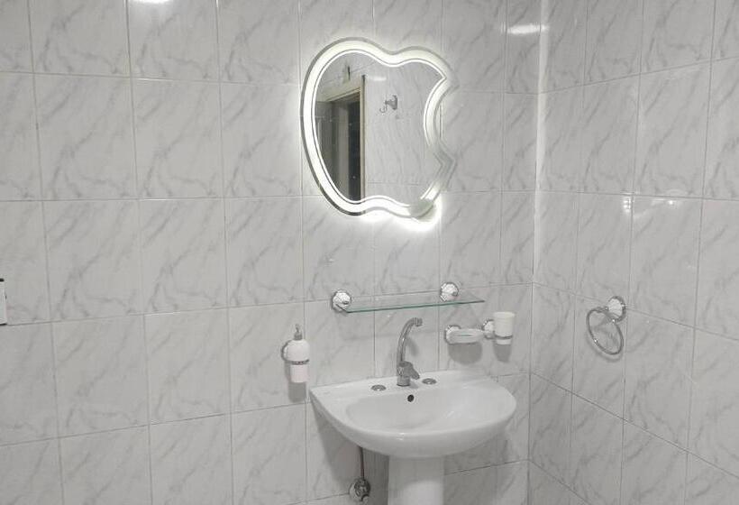 Bed in Shared Room with Shared Bathroom, Giza City Hotel سيتي أوتيل الجيزه