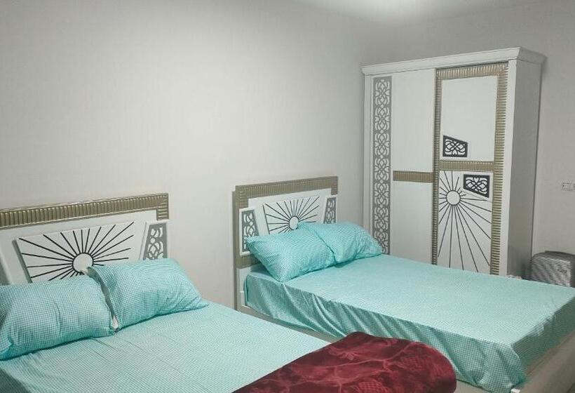Bed in Shared Room with Shared Bathroom, Giza City Hotel سيتي أوتيل الجيزه