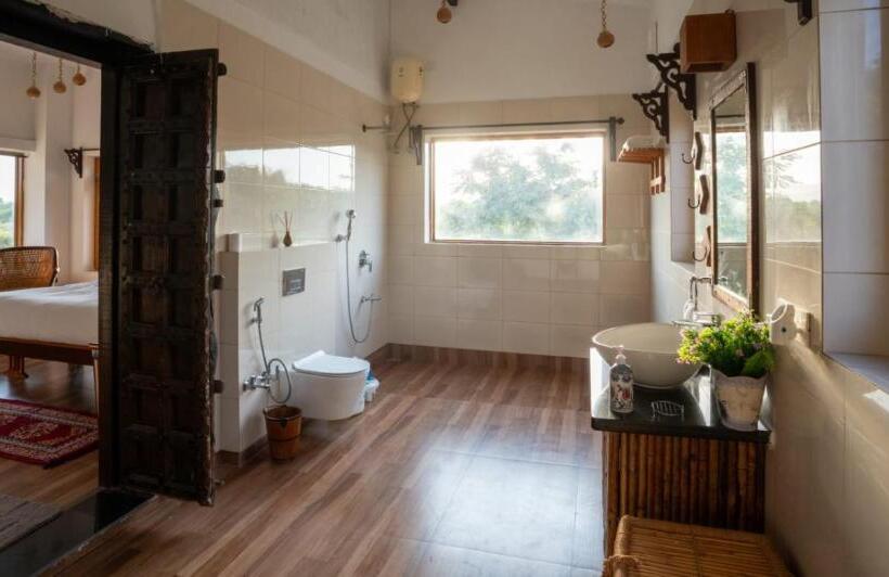 Quarto Estandar Vista Lago, Jawai Legacy Shambhala