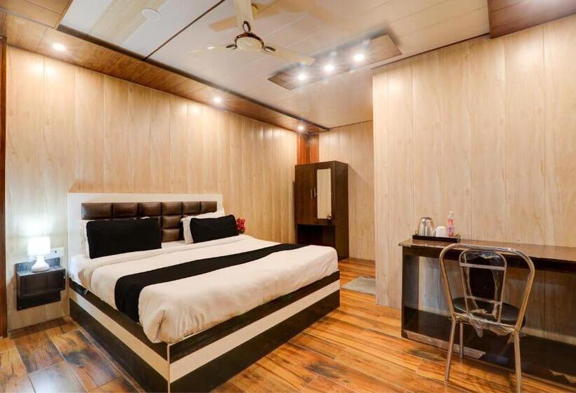 חדר קלאסי לשלושה, Ss Palace Inn