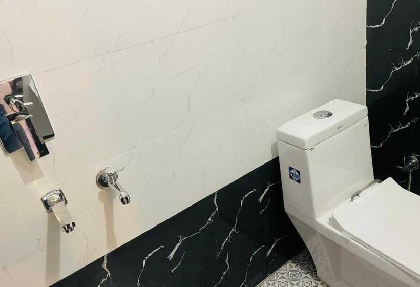 غرفة كلاسيكية ثلاثية, Oyo Uday Grand