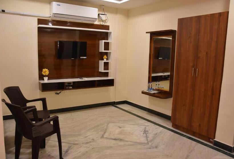 סוויטה אקזקיוטיב, O Rj Royal Inn