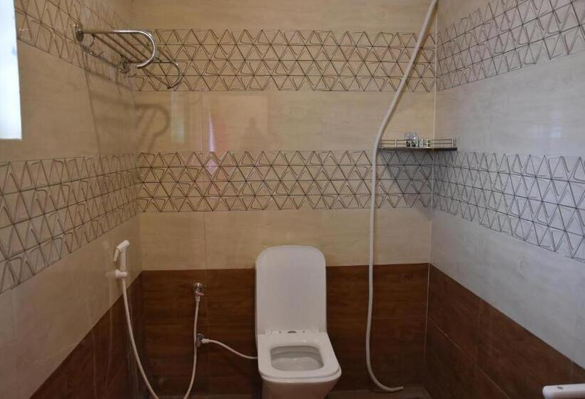 סוויטה אקזקיוטיב, O Rj Royal Inn