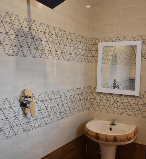 סוויטה אקזקיוטיב, O Rj Royal Inn