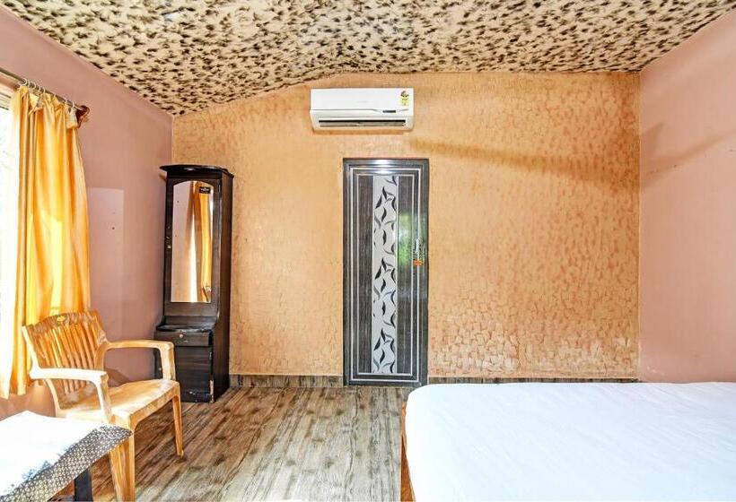 חדר קלאסי לשלושה, Oyo Sova Hotel & Resort