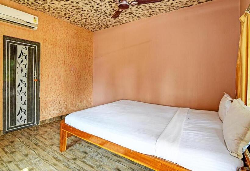 חדר קלאסי לשלושה, Oyo Sova Hotel & Resort