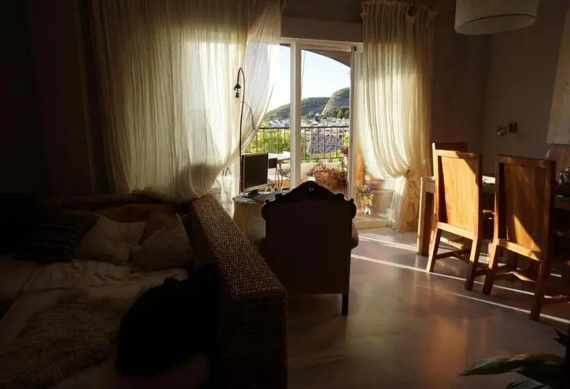 Chambre Standard Individuelle, Comfortable Single Bluing Room B&b