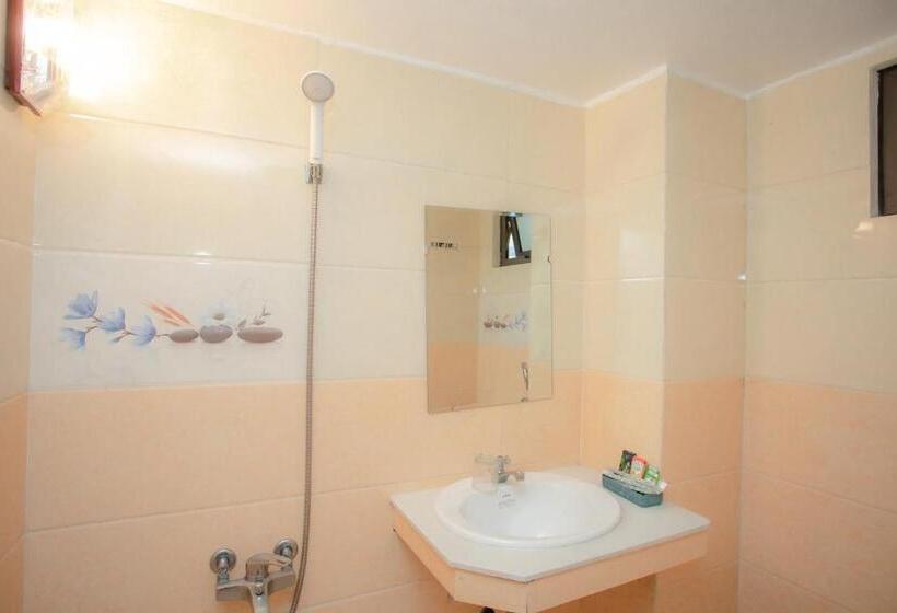 اتاق استاندارد سه نفره, Khánh Gia