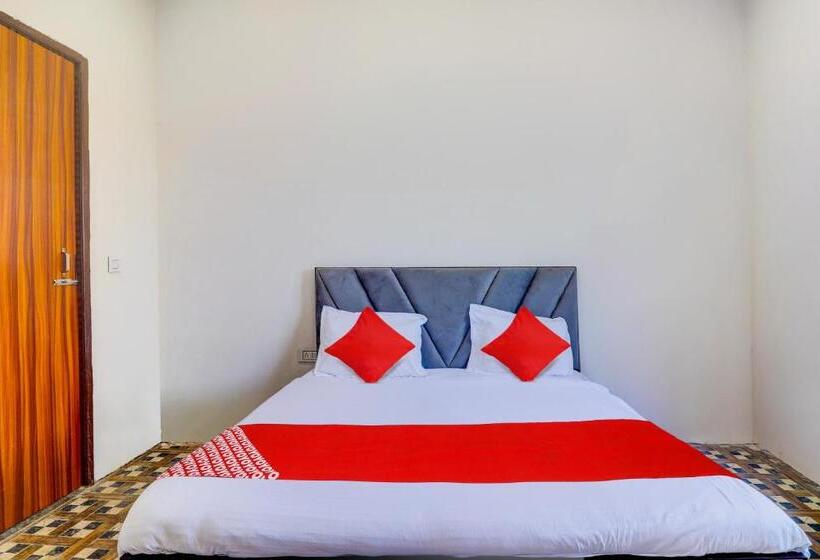 Трехместный Номер Классика, Oyo Priyakant Ju Palace