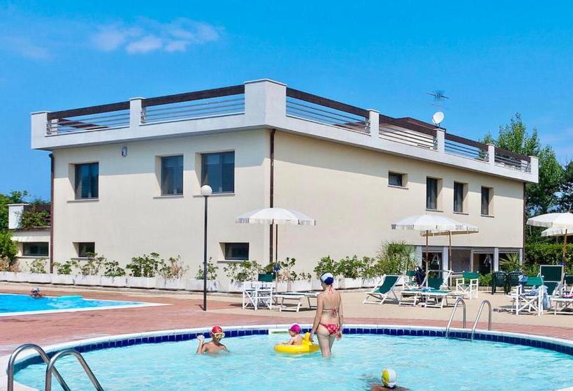 Апартаменты 1 Спальня, Isa Apartments 4 Beds In Residence With Swimming Pool In San Vincenzo, Just 600 Meters From The Sea