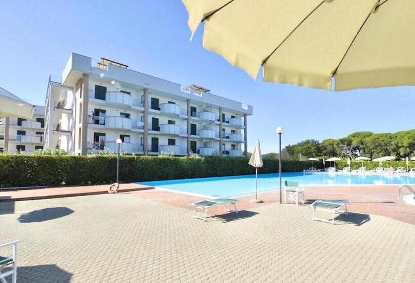 Апартаменты 1 Спальня, Isa Apartments 4 Beds In Residence With Swimming Pool In San Vincenzo, Just 600 Meters From The Sea