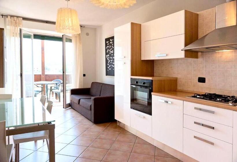 דירת חדר, Isa Apartments 4 Beds In Residence With Swimming Pool In San Vincenzo, Just 600 Meters From The Sea