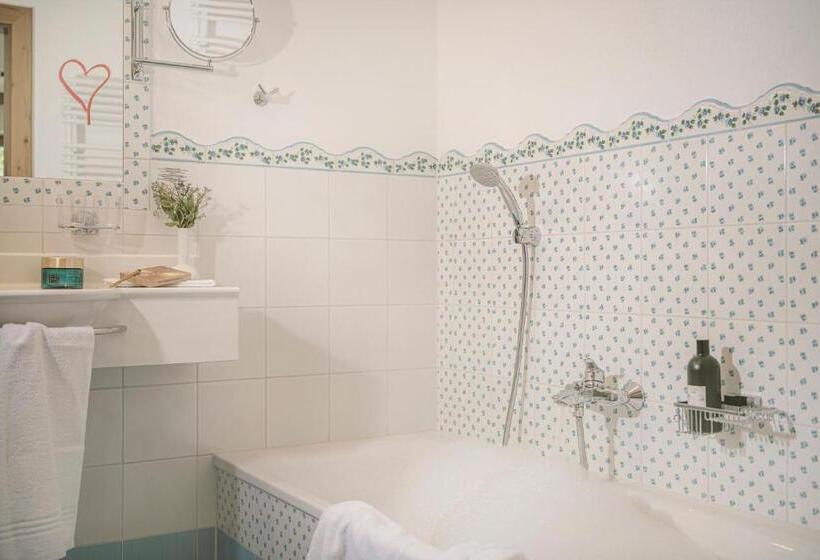 2 Bedrooms Apartment Lake View, Aparthotel Stacherhof