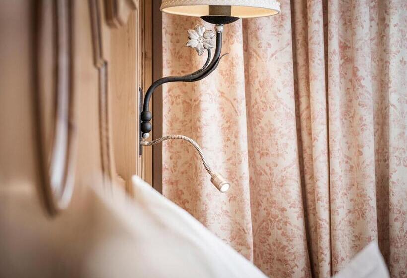 דירת סופריור  חדרי שינה, Aparthotel Stacherhof