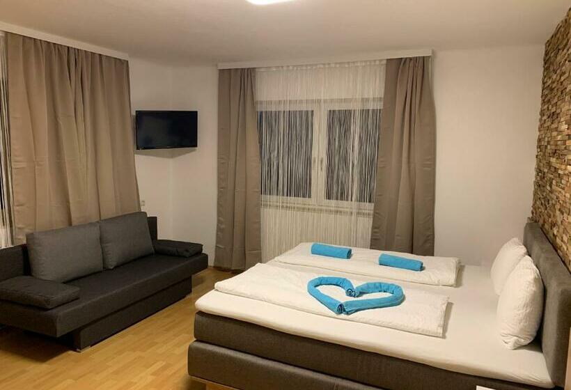 חדר סטנדרט לשלושה, Gasthaus & Hotel Backhendlstation