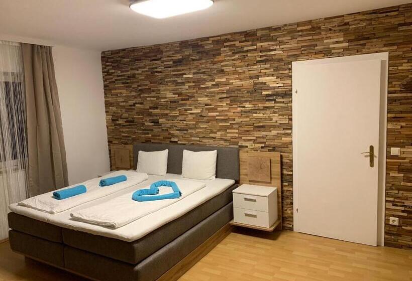 חדר סטנדרט לשלושה, Gasthaus & Hotel Backhendlstation