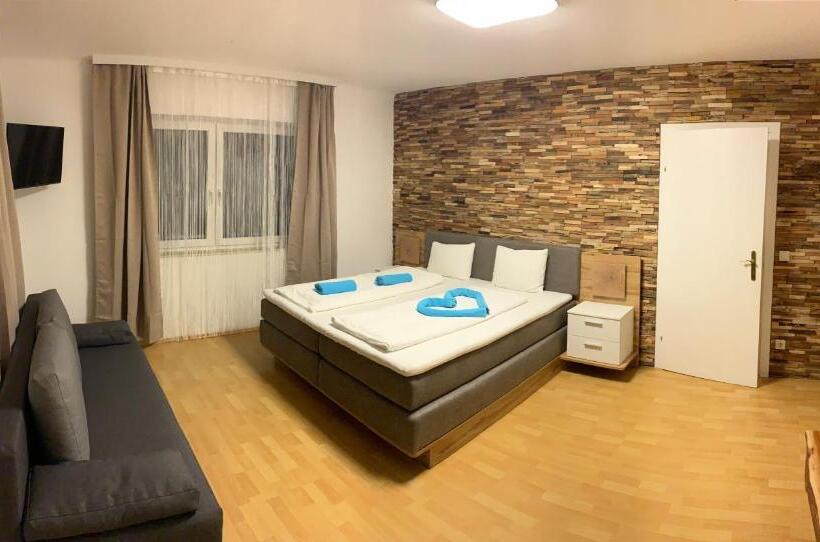 Номер Стандарт Трехместный, Gasthaus & Hotel Backhendlstation