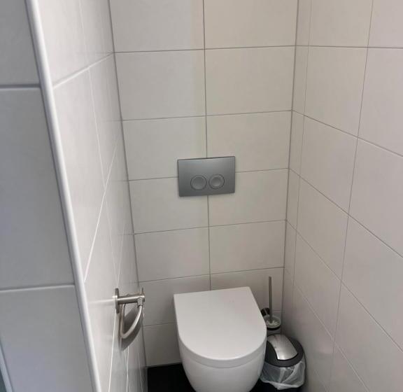 Номер Стандарт, Gasthaus & Hotel Backhendlstation