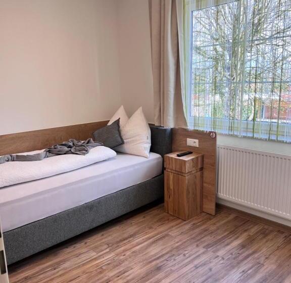 חדר סופריור יחיד, Gasthaus & Hotel Backhendlstation