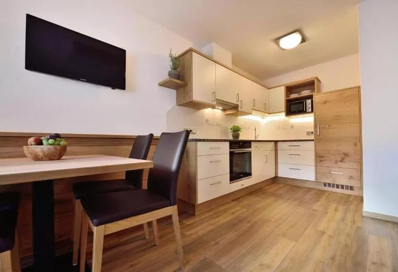 家族用アパートメント, Aparthotel Garni Monte