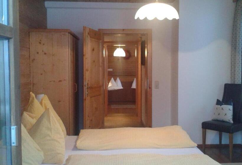 غرفة قياسية رباعية, Biobauernhof Windbachgut