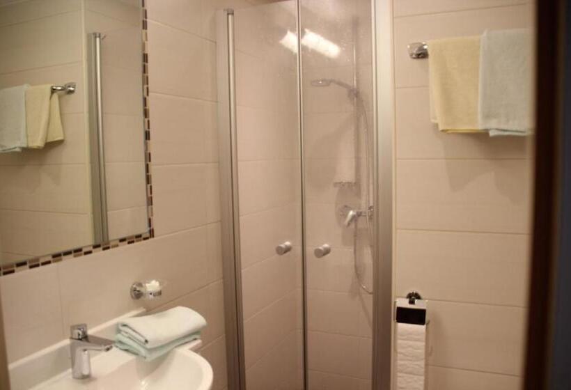 コンフォートルーム, Gasthof Pension Berghof