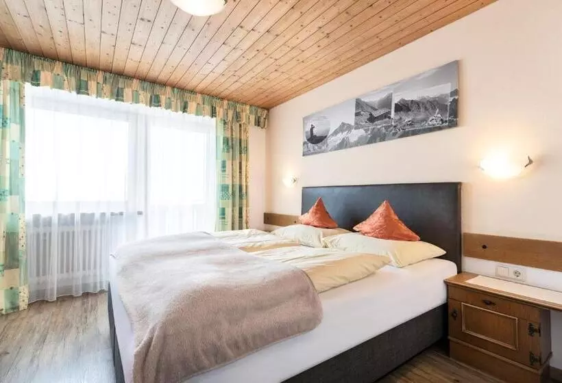 コンフォートルーム, Gasthof Pension Berghof