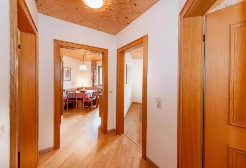 Huoneisto 2 Makuuhuonetta, Gästehaus Herrmann