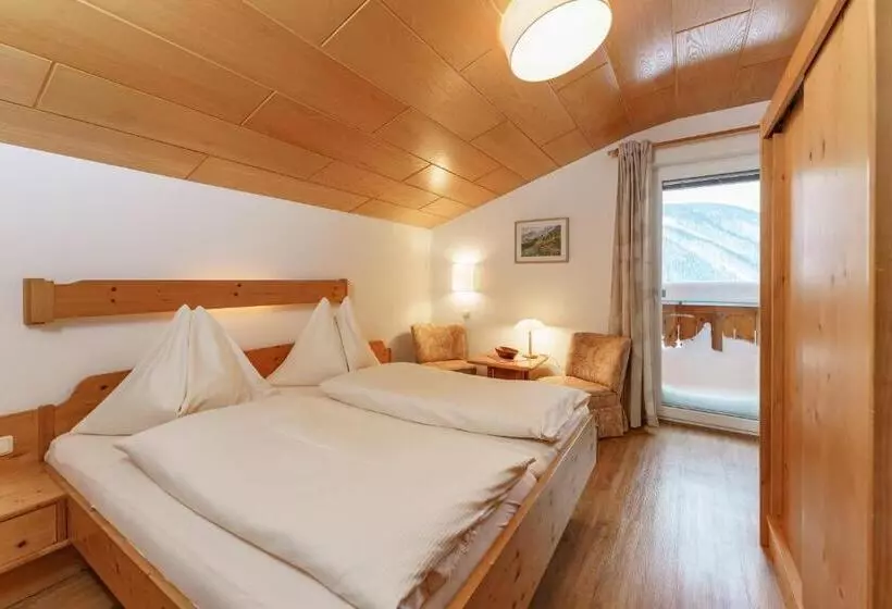 Huoneisto 1 Makuuhuone Allasnäkymä, Gästehaus Herrmann