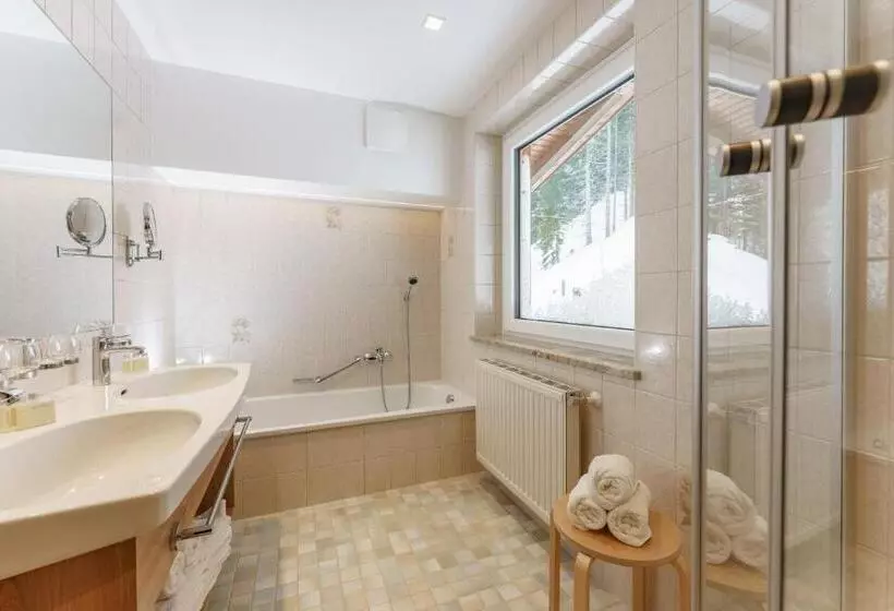 Huoneisto 3 Makuuhuonetta, Gästehaus Herrmann