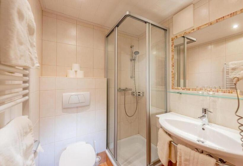 غرفة قياسية ثلاثية مزودة بشرفة, Gästehaus Herrmann