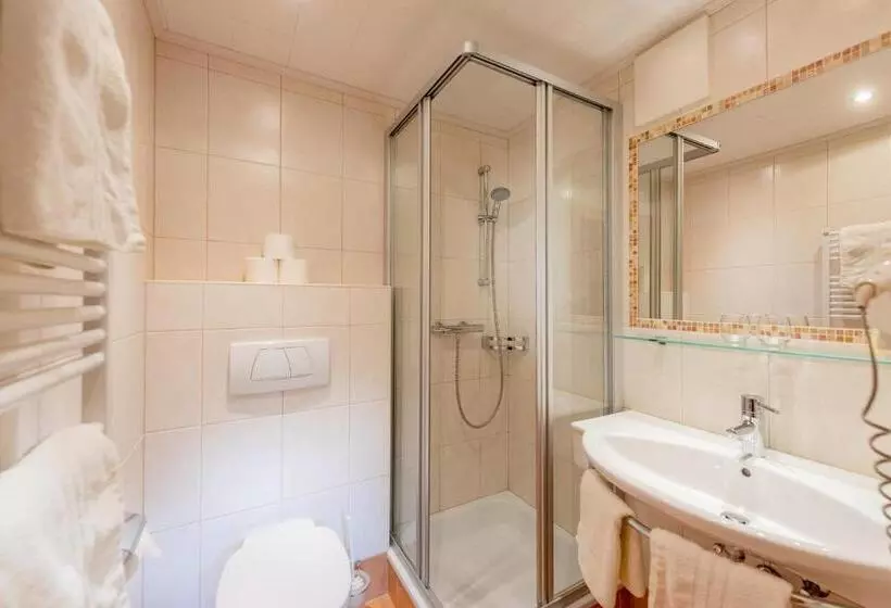 Standard Kolmen Hengen Huone Parveke, Gästehaus Herrmann