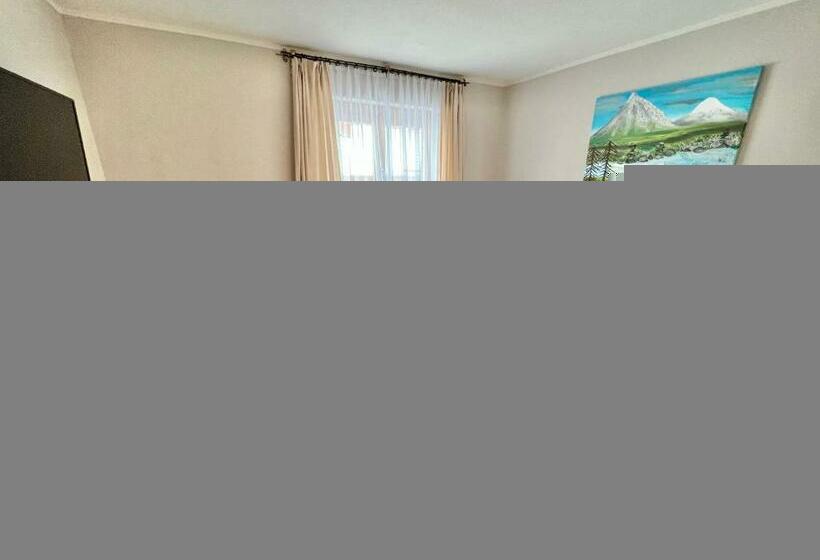 コンフォートルーム, Haus Schrofenstein