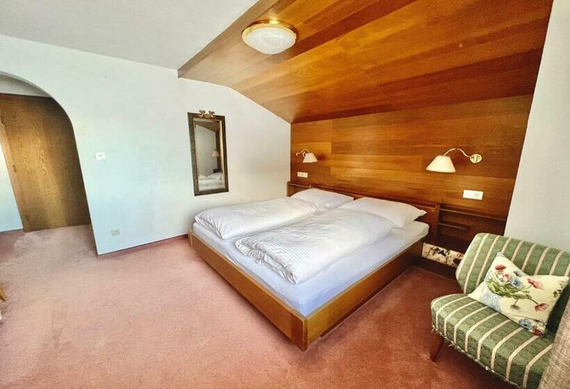 スタンダードルーム, Haus Schrofenstein