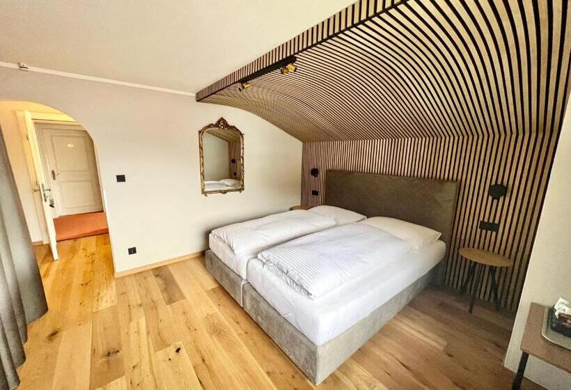 スタンダードルーム, Haus Schrofenstein