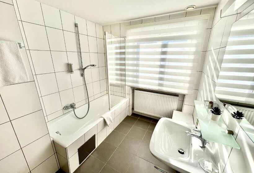 コンフォートルーム, Haus Schrofenstein