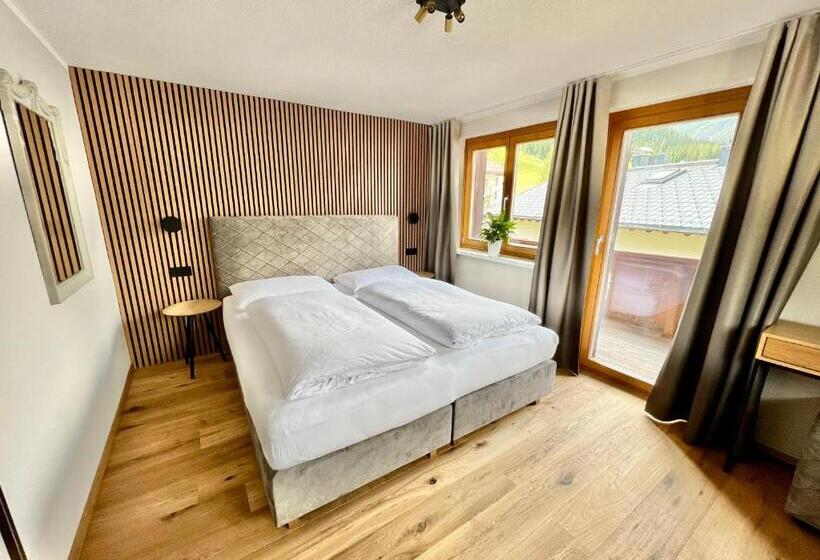 コンフォートルーム, Haus Schrofenstein