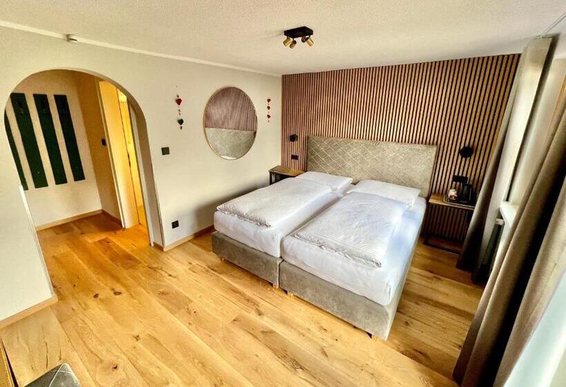 コンフォートルーム, Haus Schrofenstein