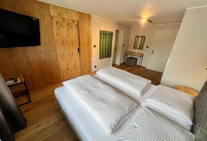 コンフォートルーム, Haus Schrofenstein