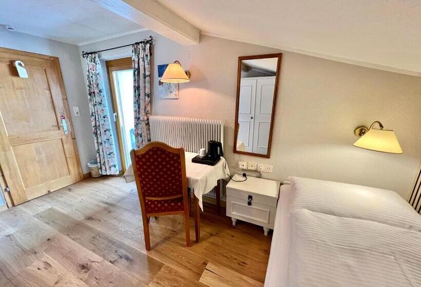 バスルーム共有のシングルスタンダード, Haus Schrofenstein