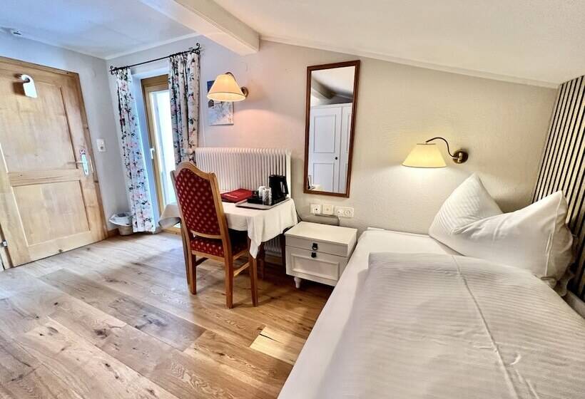 バスルーム共有のシングルスタンダード, Haus Schrofenstein