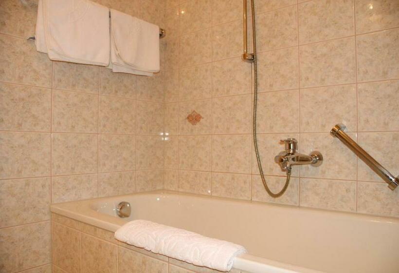 수피리어 룸, Neuwirt