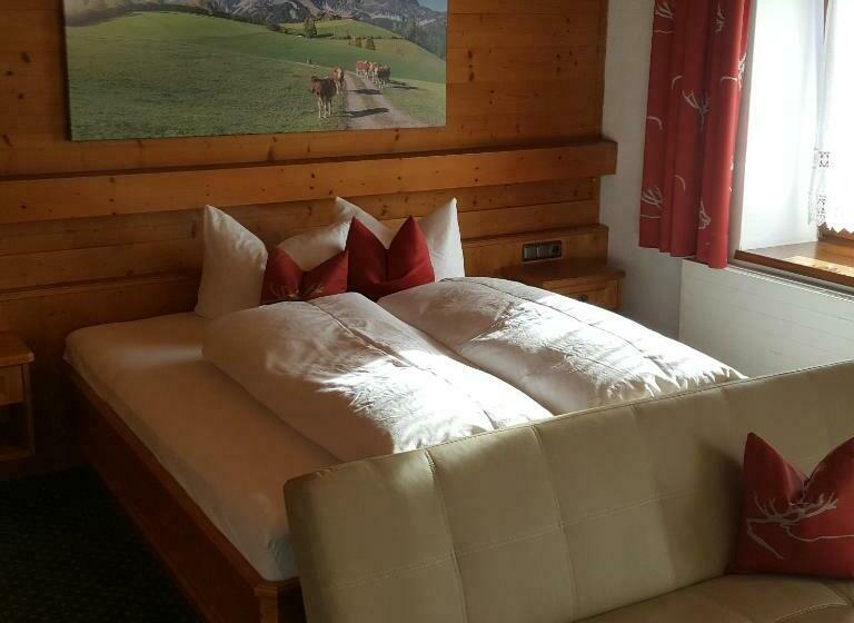 Семейный Номер, Pension Hüttwirt