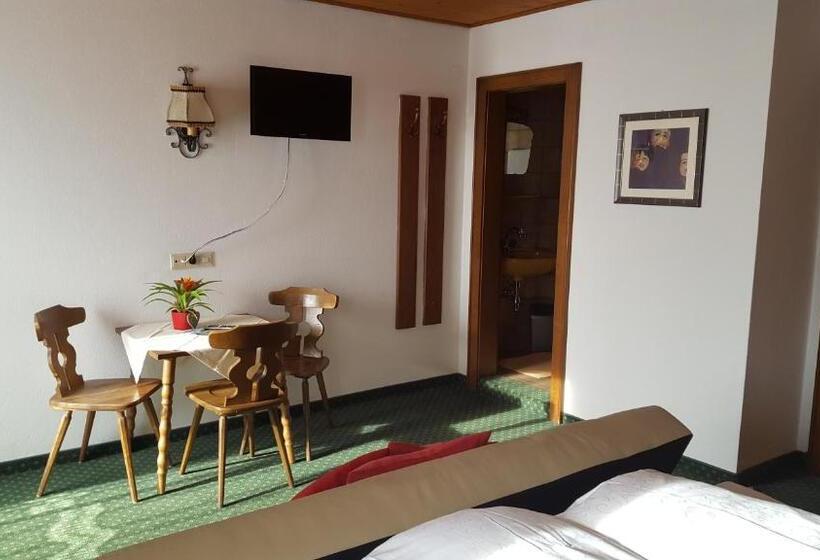 Семейный Номер, Pension Hüttwirt