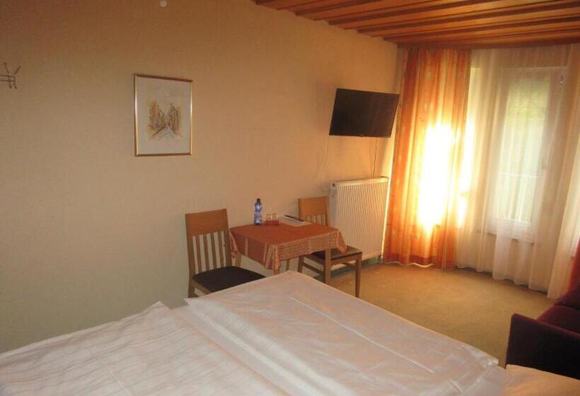 اتاق استاندارد چهار تخته, Pension Wachau