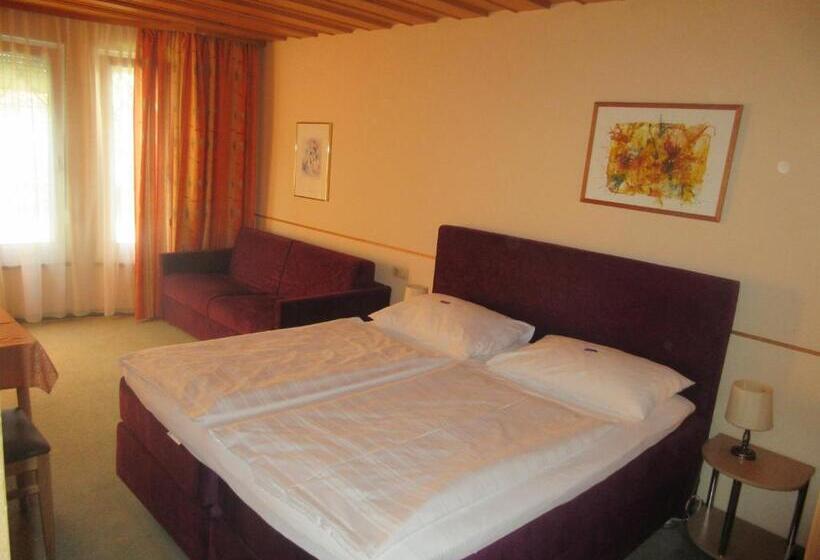 اتاق استاندارد چهار تخته, Pension Wachau