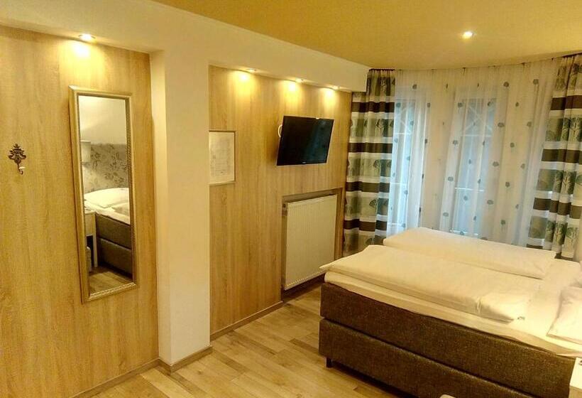 اتاق استاندارد سه نفره, Pension Wachau