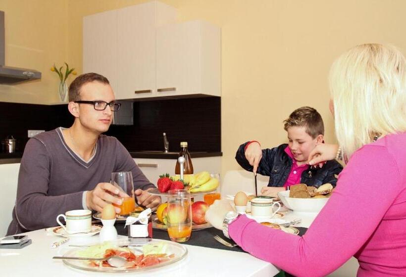 דירת חדר סופריור, Residenz Royal